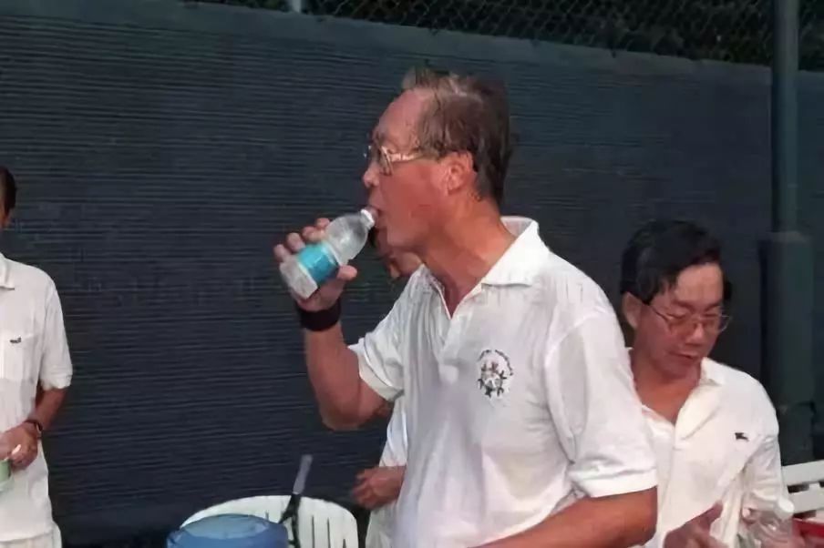 總理帶頭喝“下水道水”，新加坡為何被逼至如此？-