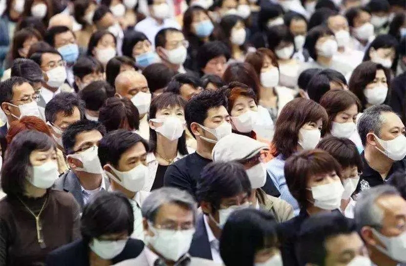 口罩也帶有閥門？專家：就診患者不應(yīng)佩戴有呼吸閥口罩-